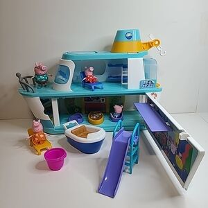Peppa Pig Cruise Ship Playset with Daddy, Mommy, Peppa & George